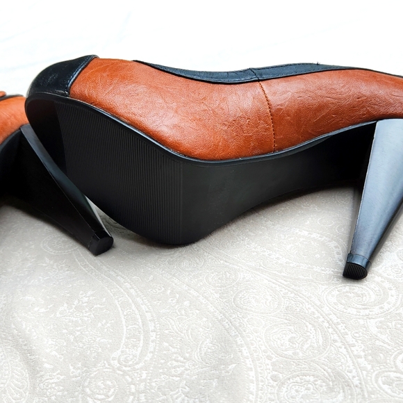Qupid enclosed platform heels, brown and black business office size 8 NWOT - Picture 3 of 5